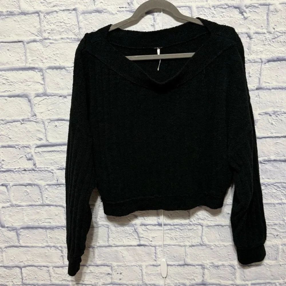 Free People | cropped fuzzy soft crewneck sweater size s